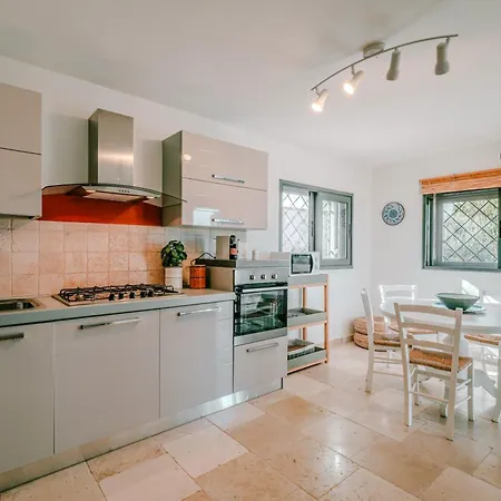 Villa Helloapulia - Trulli Di Leo - Private Pool, Sea View And Pet-friendly Garden