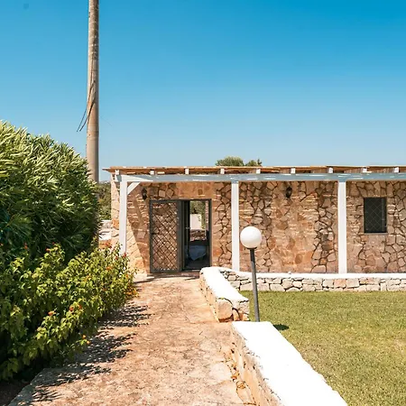 Helloapulia - Trulli Di Leo - Private Pool, Sea View And Pet-friendly Garden Villa